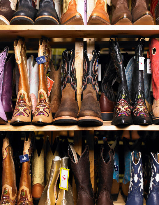 Cowboy-boots-on-shelves