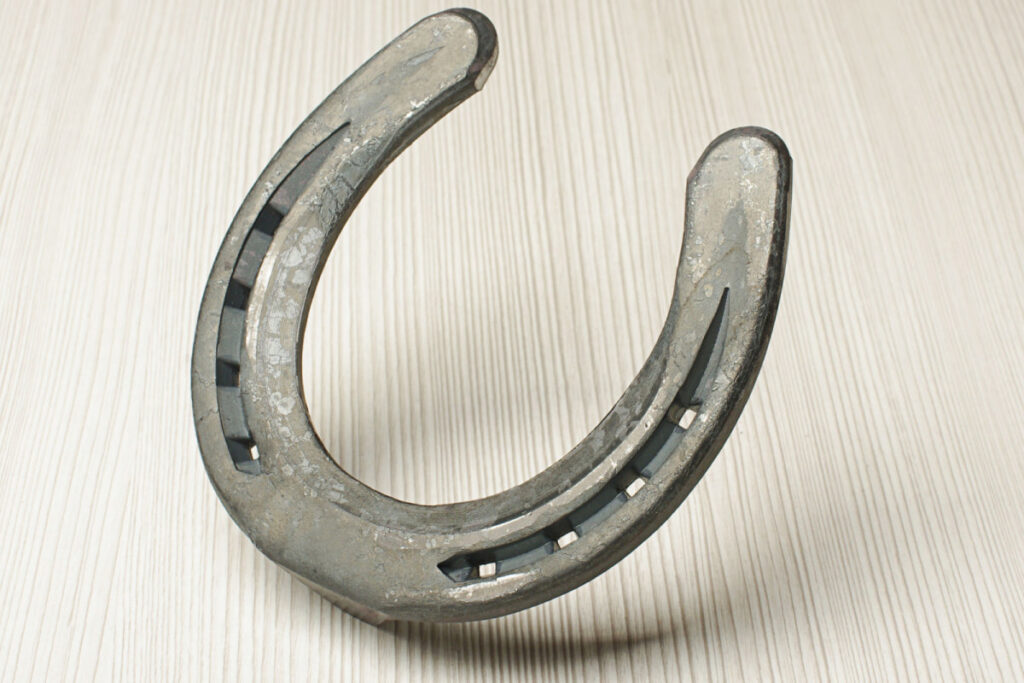 U shape horse shoe 