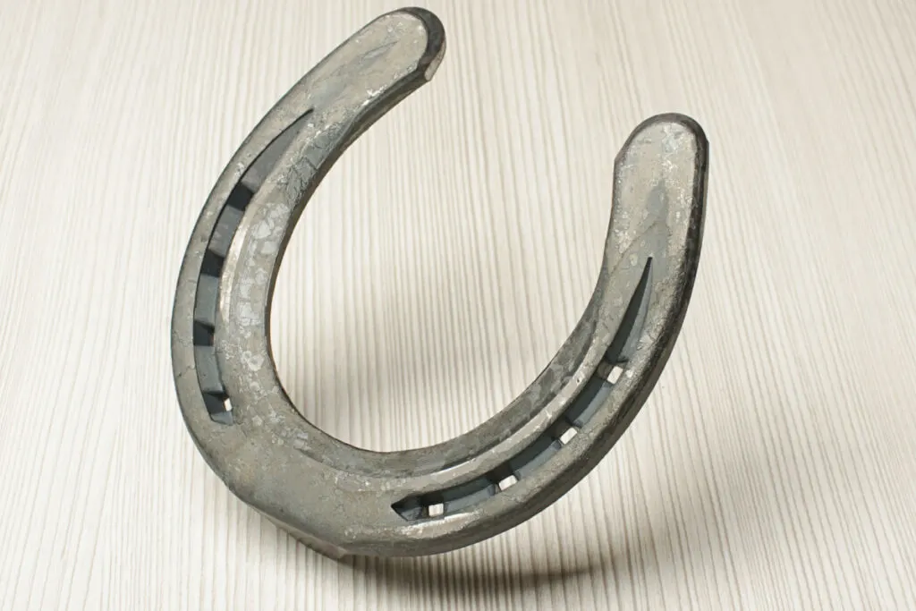 U shape horse shoe