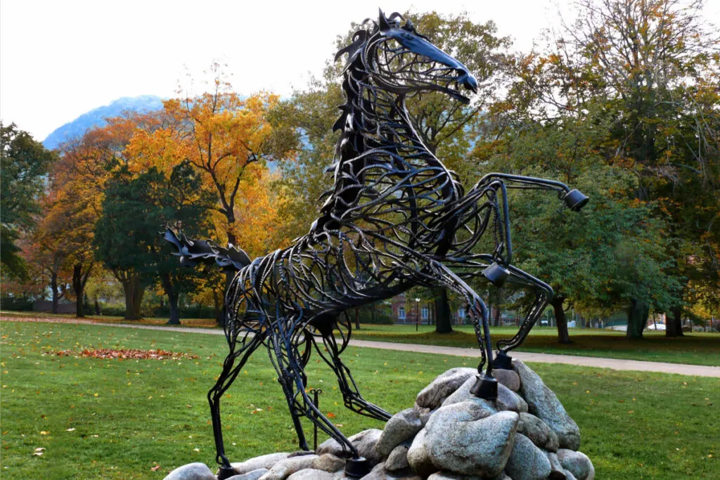 eight-legged Sleipnir horse skeletal statue displayed in a park