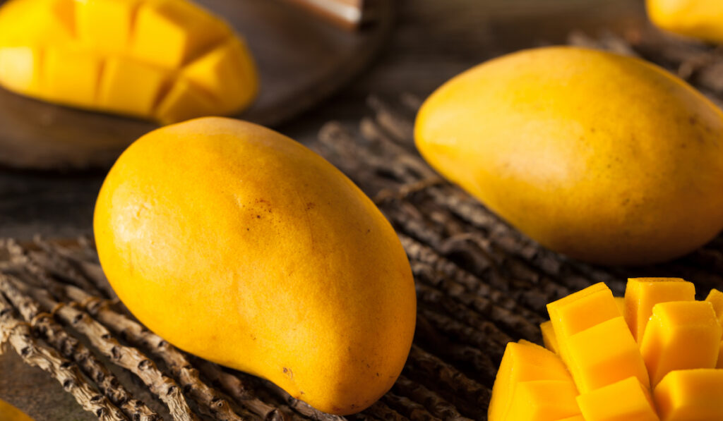 organice mangoes
