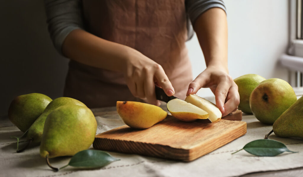 woman slicing pears
